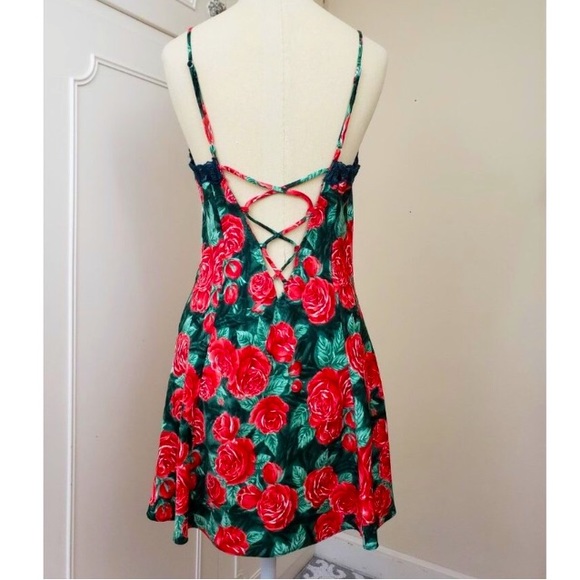 ⭐️ Vintage Victoria’s Secret Gold Label Black Red Floral Lace Slip Dress S - Picture 1 of 8